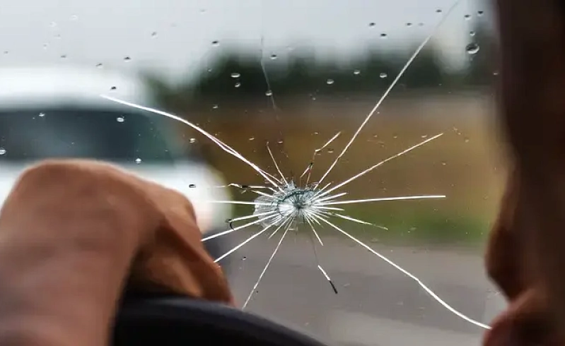 Ремонт трещин на лобовом стекле своими руками: как заделывают автостекла